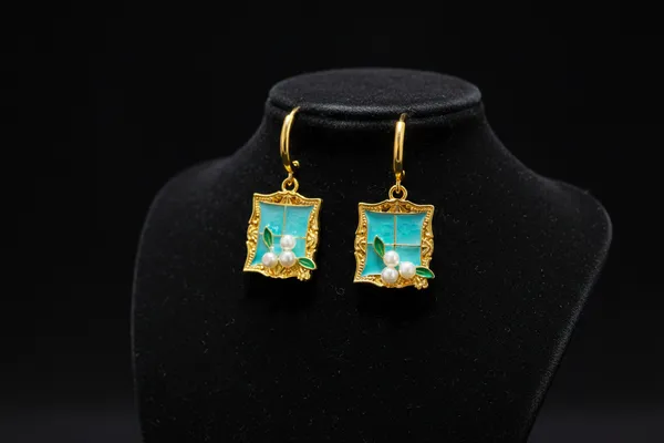 Blue_Elegant_Floral_Window_Frame_Drop_Earrings_With_Pearl_Accents_For_Women