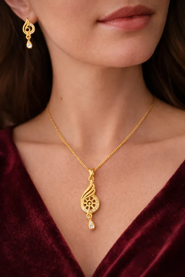 Golden_Peacock_Pendant_Necklace_Set_With_Matching_Earrings_For_Women