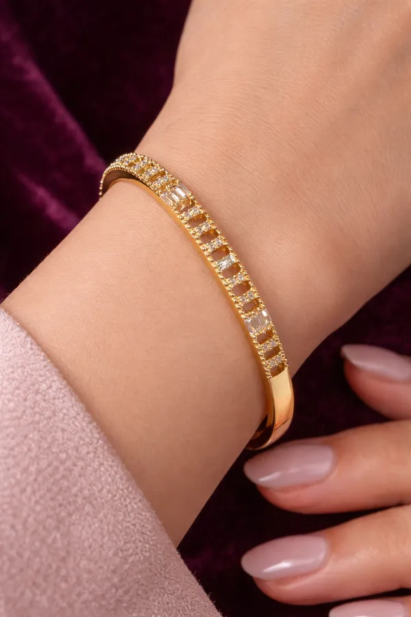 Golden_Elegant_Gold_Plated_Bangle_With_Baguette_And_Round_Crystal_Detailing_For_Women