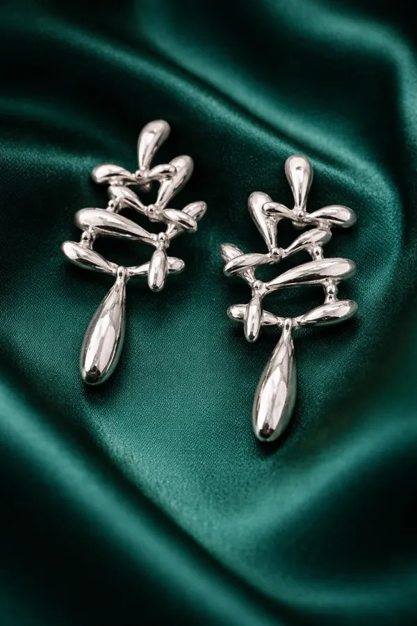 Silver_Elegant_Toned_Drop_Earrings_With_Abstract_Design_For_Women