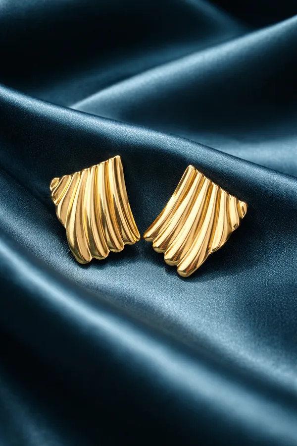 Golden_Ridged_Statement_Stud_Earrings_For_Women