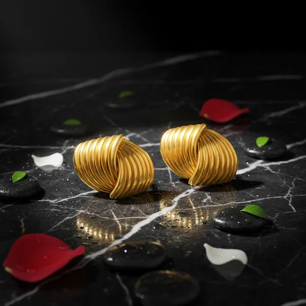 Golden_Elegant_Gold_Plated_Ribbed_Shell_Stud_Earrings_For_Women