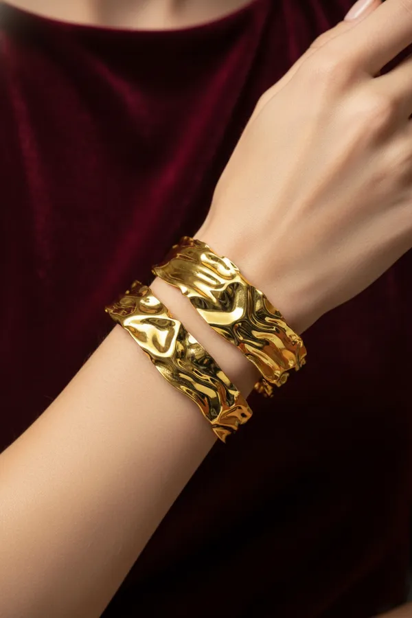 Gold_Plated_Wavy_Open_Cuff_Bracelet_For_Women