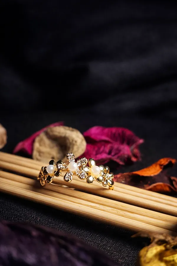 Gold-Plated_Floral_Pearl_Ring_with_Adjustable_Band