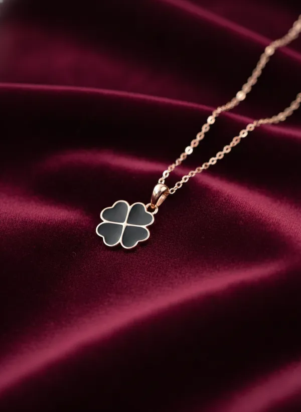 Black_Four_Leaf_Clover_Pendant_Necklace_With_Rose_Gold_Chain_For_Women