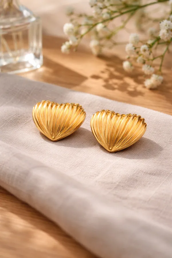 Golden_Elegant_Heart_Shaped_Stud_Earrings_For_Women