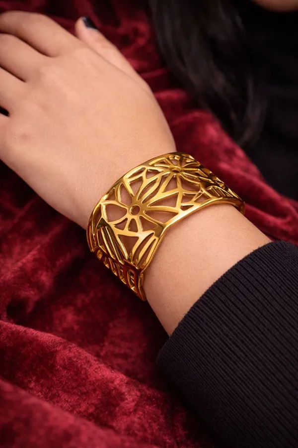 Golden_Filigree_Cuff_Bracelet_Intricate_Geometric_Floral_Design_For_Women