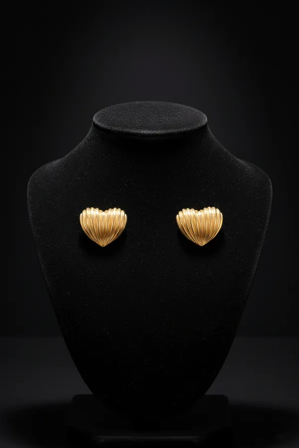 Golden_Elegant_Heart_Shaped_Stud_Earrings_For_Women