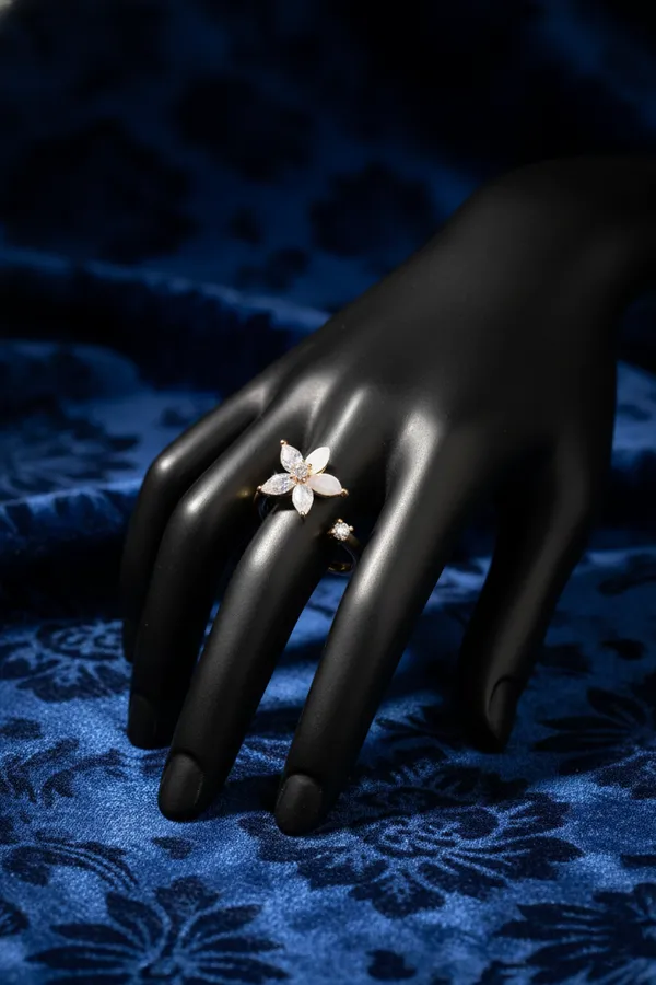White_Elegant_Floral_Crystal_Open_Ring_Adjustable_Flower_With_Stone_Petals_For_Women