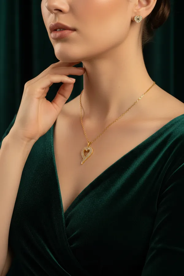 Golden_Elegant_Heart_Shaped_Cz_Necklace_And_Earring_Set_Gold_Plated_Jewelry_For_Women
