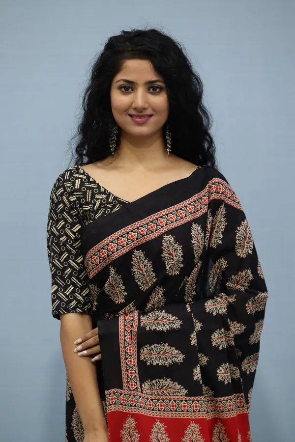 Black_Ajrakh_Print_Cotton_Saree_with_Red_Border