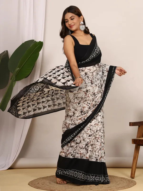 Black_&_White_Abstract_Printed_Cotton_Saree_with_Designer_Border_|_Elegant_Ethnic_Saree_for_Women
