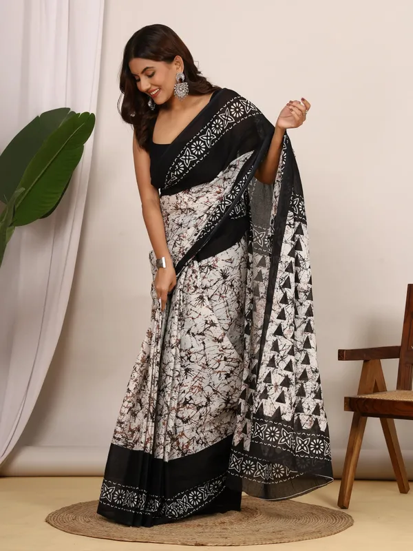 Black_&_White_Abstract_Printed_Cotton_Saree_with_Designer_Border_|_Elegant_Ethnic_Saree_for_Women