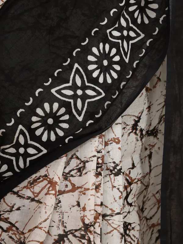 Black_&_White_Abstract_Printed_Cotton_Saree_with_Designer_Border_|_Elegant_Ethnic_Saree_for_Women