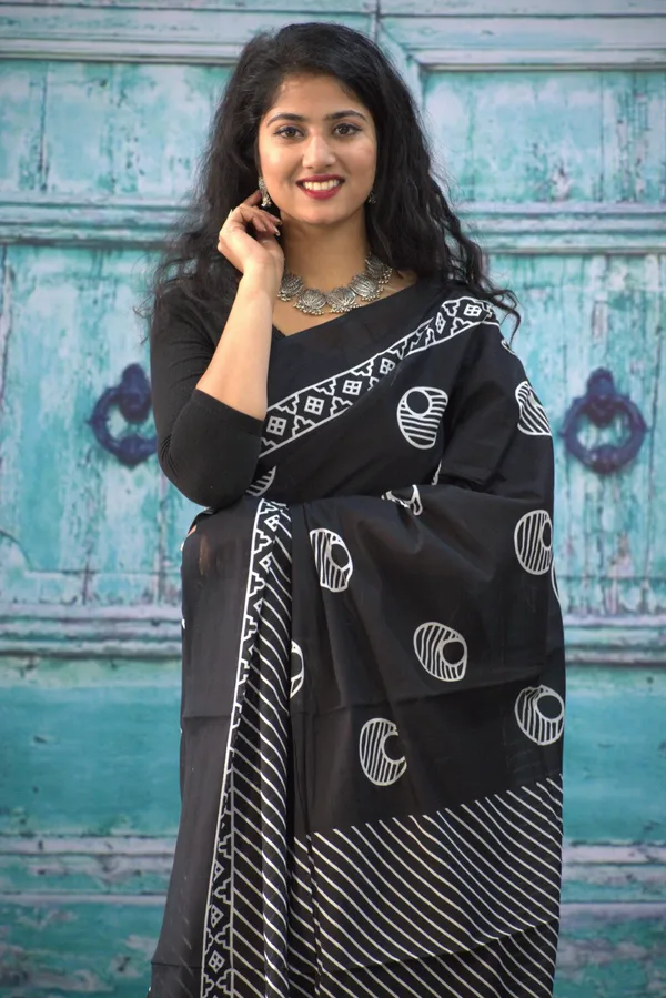 Black_&_White_Moon_Print_Cotton_Saree_with_Geometric_Border