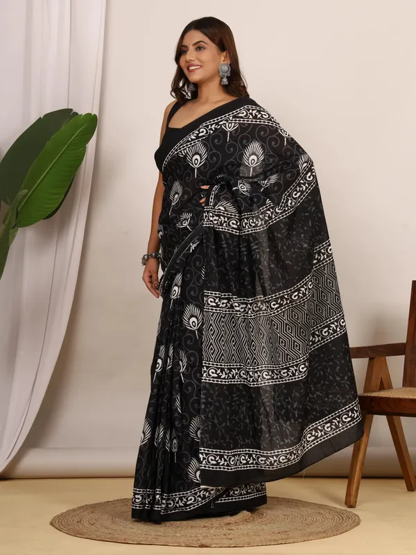 Black_&_White_Peacock_Motif_Printed_Cotton_Saree_|_Elegant_Ethnic_Designer_Saree_for_Women_|_Soft_Comfortable_Daily_&_Festive_Wear