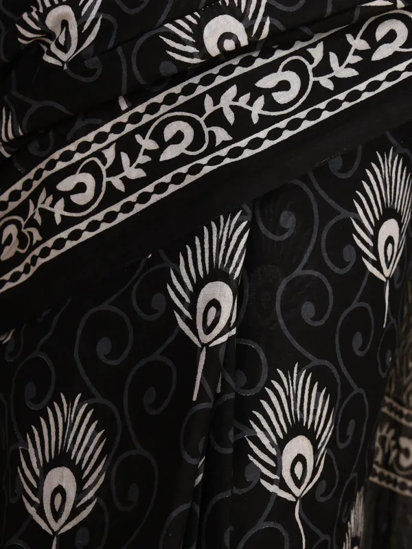 Black_&_White_Peacock_Motif_Printed_Cotton_Saree_|_Elegant_Ethnic_Designer_Saree_for_Women_|_Soft_Comfortable_Daily_&_Festive_Wear
