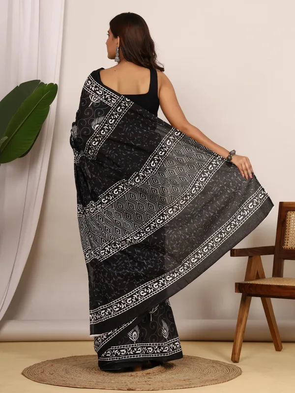Black_&_White_Peacock_Motif_Printed_Cotton_Saree_|_Elegant_Ethnic_Designer_Saree_for_Women_|_Soft_Comfortable_Daily_&_Festive_Wear