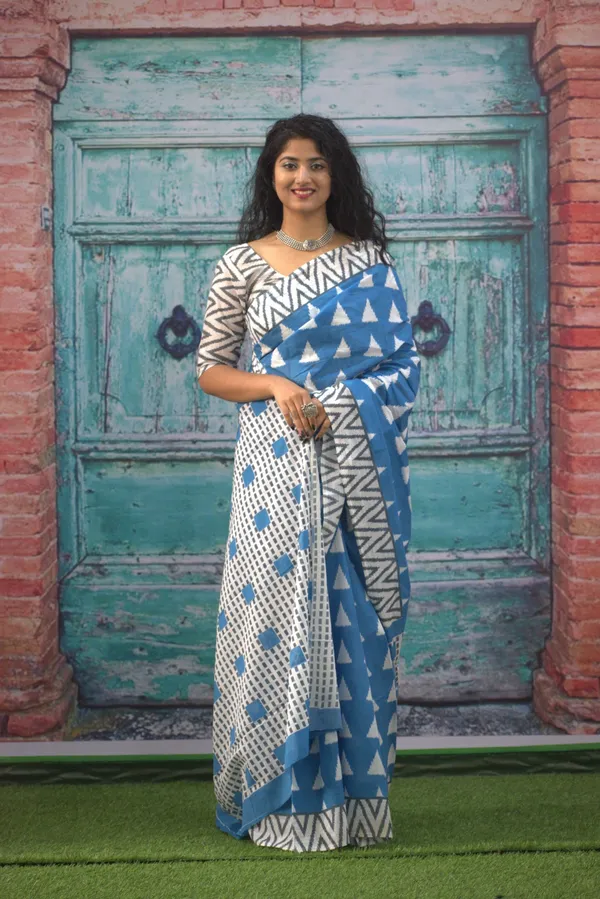 Blue_Triangle_Print_Cotton_Saree_with_Designer_Border