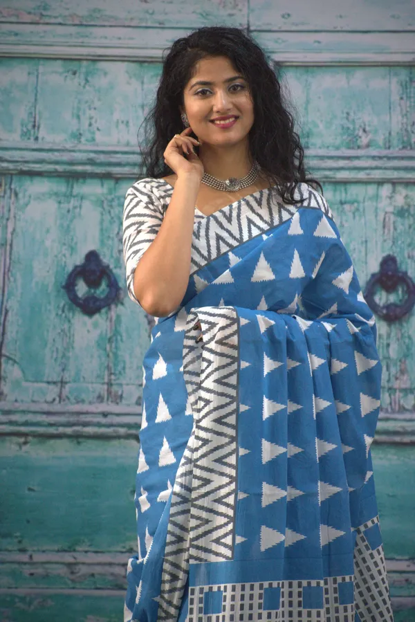 Blue_Triangle_Print_Cotton_Saree_with_Designer_Border