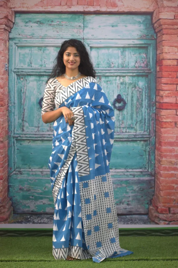 Blue_Triangle_Print_Cotton_Saree_with_Designer_Border