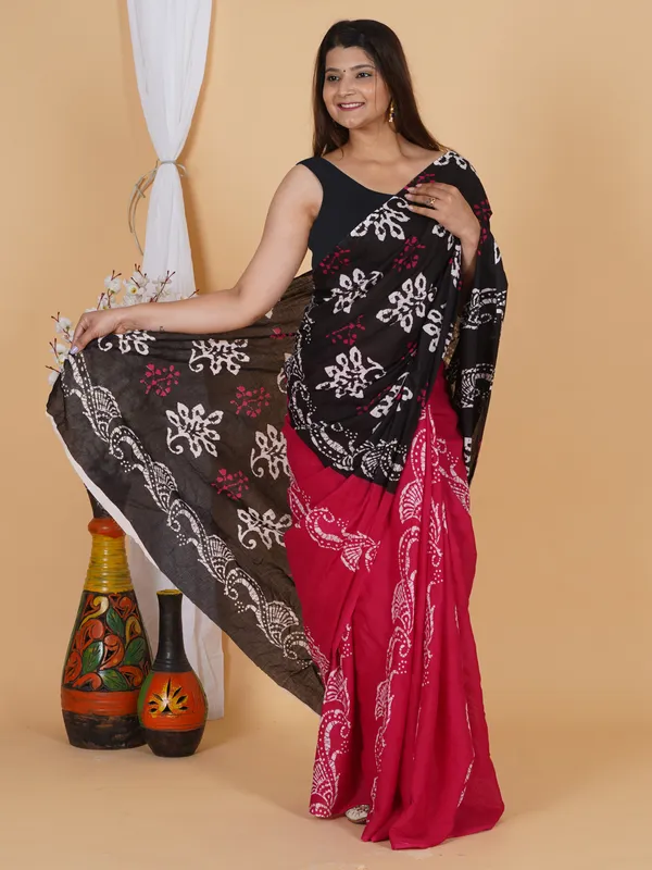 Classic_Black_Batik_Print_Cotton_Saree_with_Red_Pallu