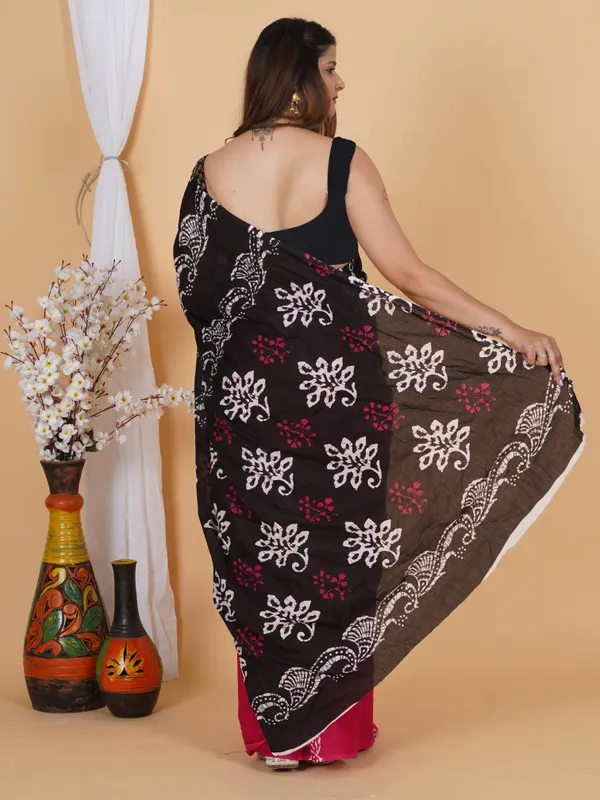 Classic_Black_Batik_Print_Cotton_Saree_with_Red_Pallu