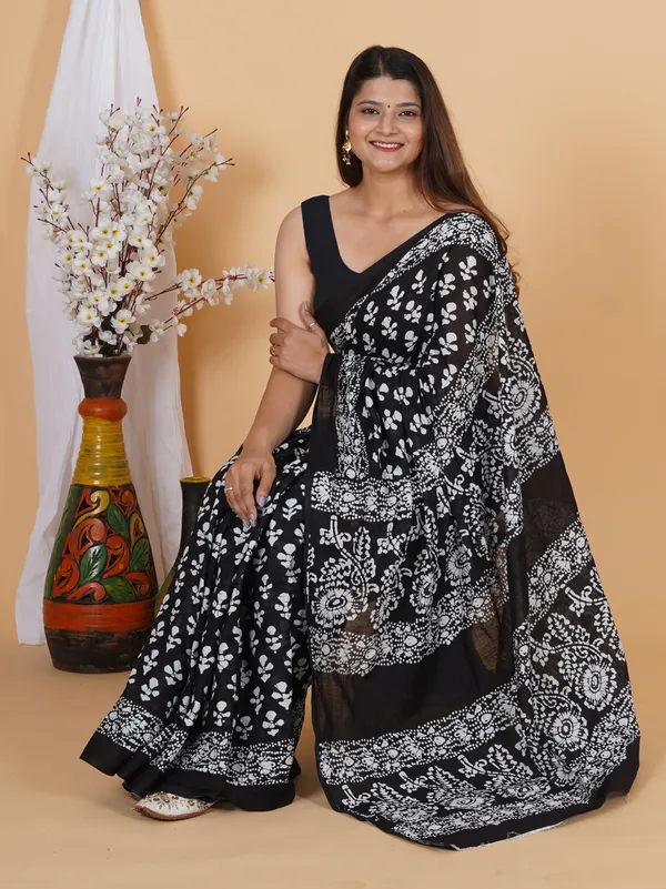 Classic_Black_&_White_Floral_Hand-Block_Print_Cotton_Saree
