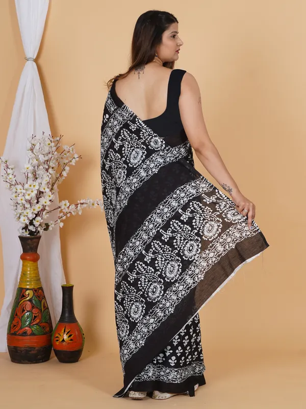 Classic_Black_&_White_Floral_Hand-Block_Print_Cotton_Saree