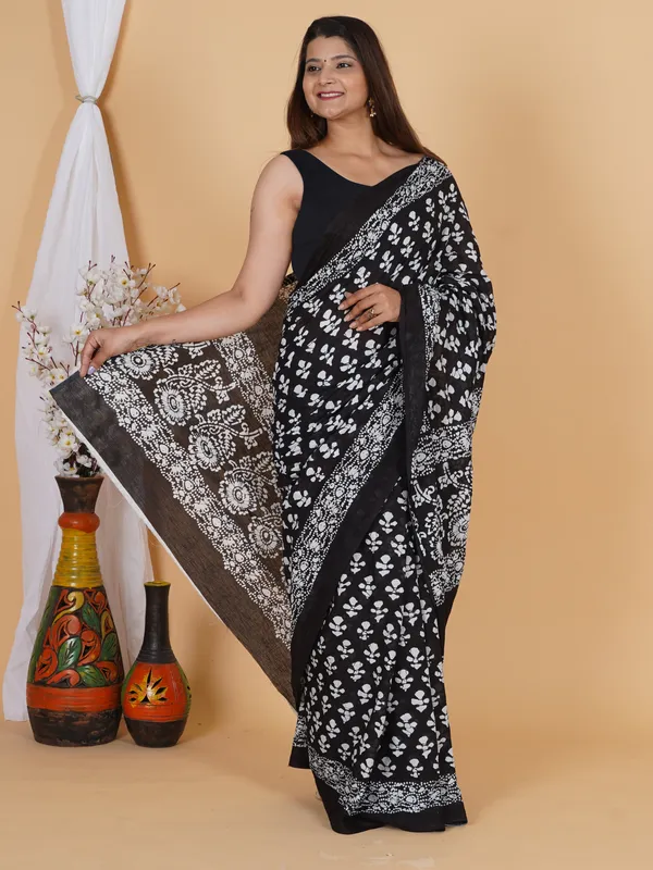 Classic_Black_&_White_Floral_Hand-Block_Print_Cotton_Saree