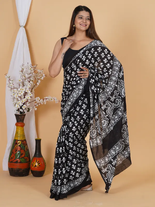 Classic_Black_&_White_Floral_Hand-Block_Print_Cotton_Saree