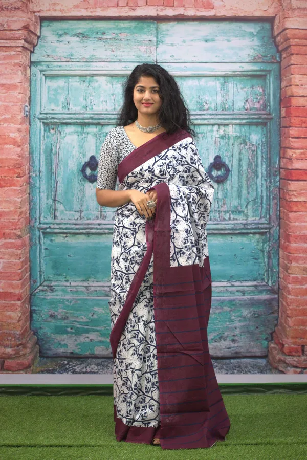 Elegant_Abstract_Print_Mulmul_Cotton_Saree_with_Maroon_Contrast_Border_&_Designer_Pallu
