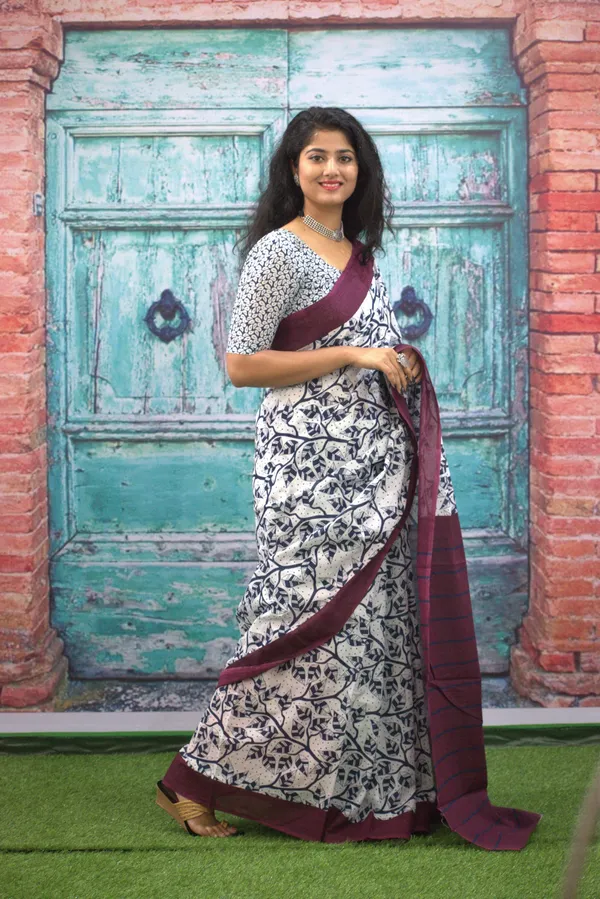 Elegant_Abstract_Print_Mulmul_Cotton_Saree_with_Maroon_Contrast_Border_&_Designer_Pallu