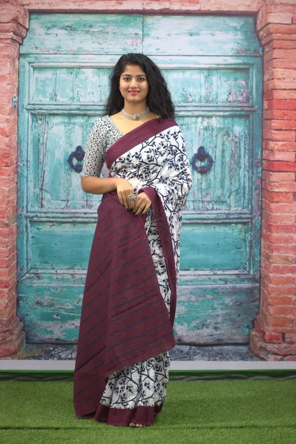 Elegant_Abstract_Print_Mulmul_Cotton_Saree_with_Maroon_Contrast_Border_&_Designer_Pallu