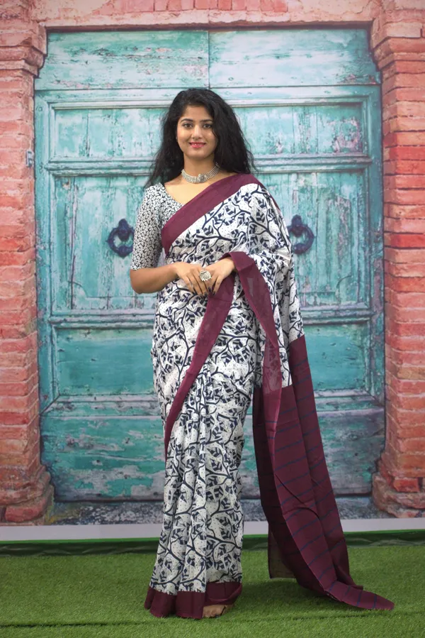 Elegant_Abstract_Print_Mulmul_Cotton_Saree_with_Maroon_Contrast_Border_&_Designer_Pallu