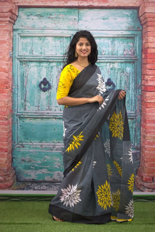 Elegant_Grey_&_Yellow_Floral_Print_Saree