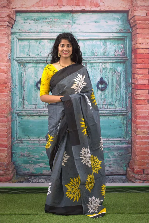 Elegant_Grey_&_Yellow_Floral_Print_Saree