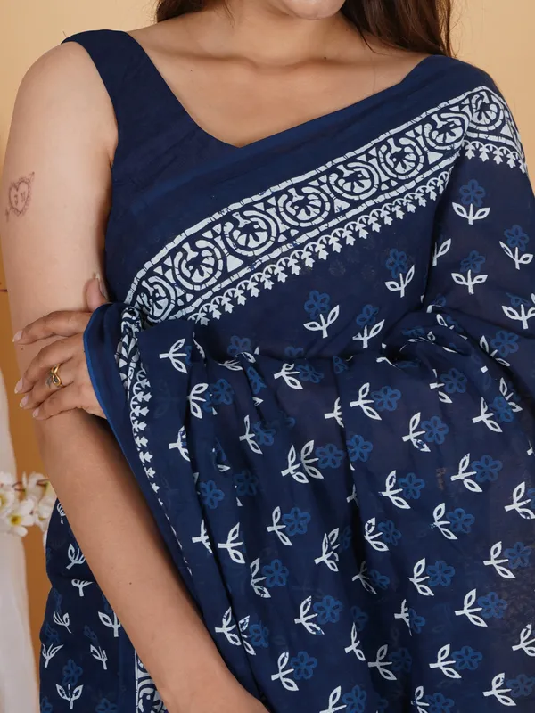 Elegant_Indigo_Blue_Floral_Block_Print_Cotton_Saree