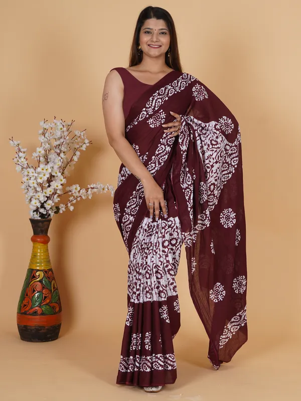 Elegant_Maroon_Floral_Printed_Softspun_Saree_for_Women