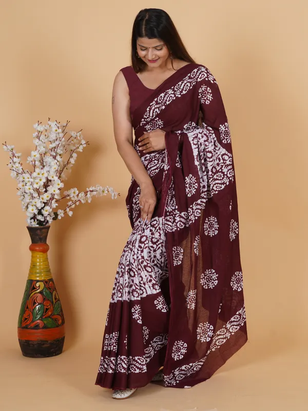 Elegant_Maroon_Floral_Printed_Softspun_Saree_for_Women