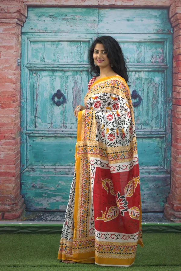 Elegant_Mulmul_Cotton_Saree_with_Floral_&_Ethnic_Border_Print_|_Designer_Pallu