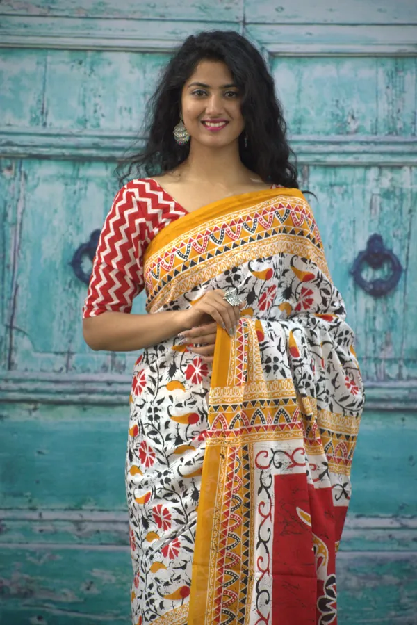 Elegant_Mulmul_Cotton_Saree_with_Floral_&_Ethnic_Border_Print_|_Designer_Pallu
