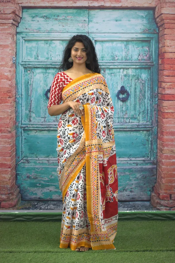 Elegant_Mulmul_Cotton_Saree_with_Floral_&_Ethnic_Border_Print_|_Designer_Pallu
