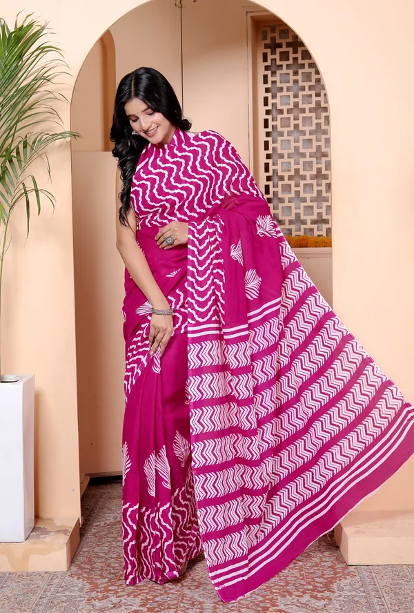 Elegant_Pink_Wave_Print_Saree_with_Designer_Pallu