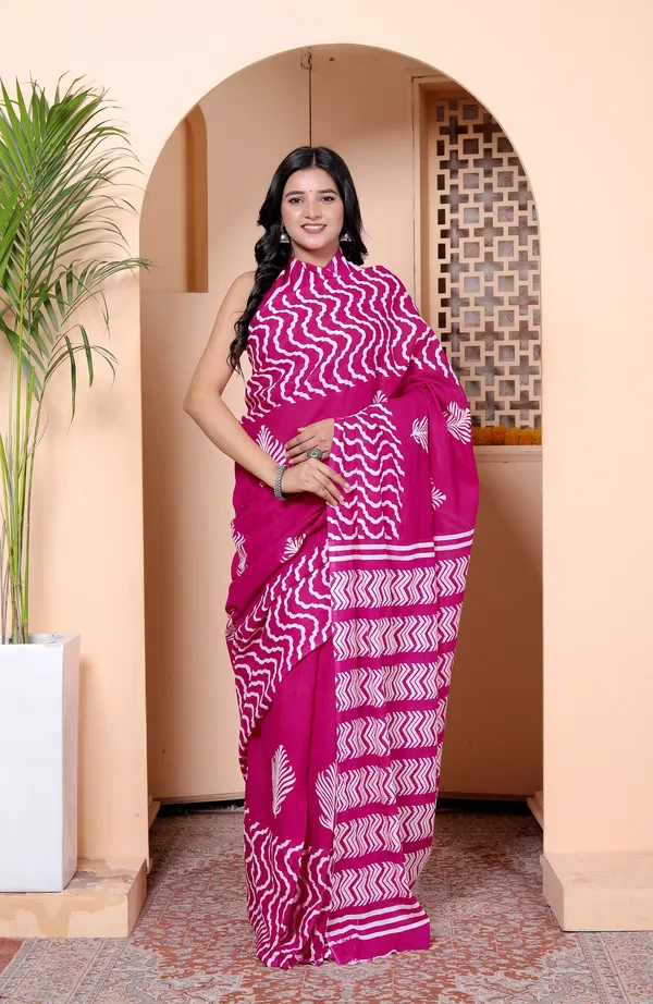 Elegant_Pink_Wave_Print_Saree_with_Designer_Pallu