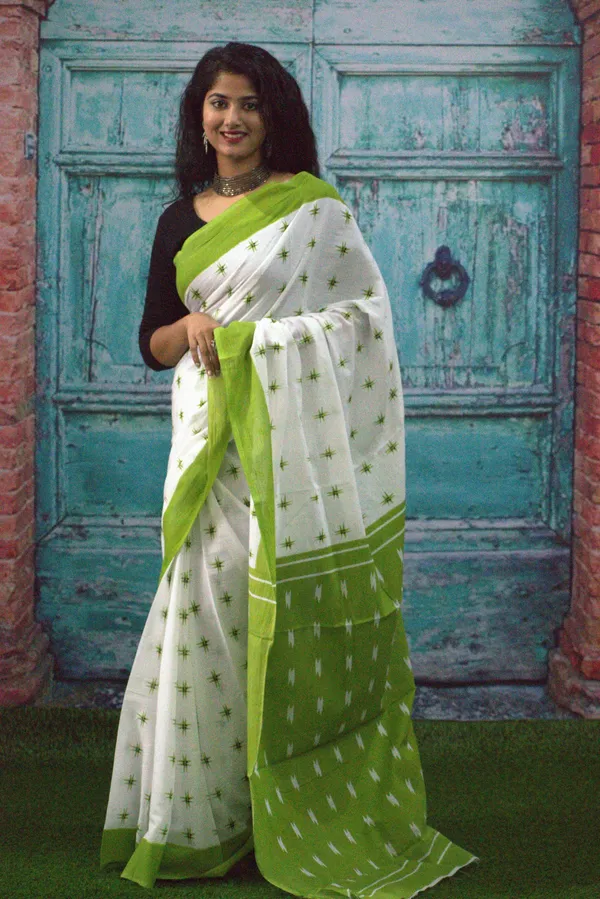 Elegant_Star_Print_Mulmul_Cotton_Saree_with_Green_Contrast_Border_&_Pallu