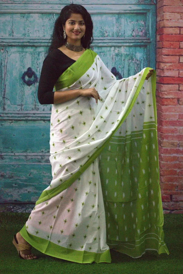 Elegant_Star_Print_Mulmul_Cotton_Saree_with_Green_Contrast_Border_&_Pallu