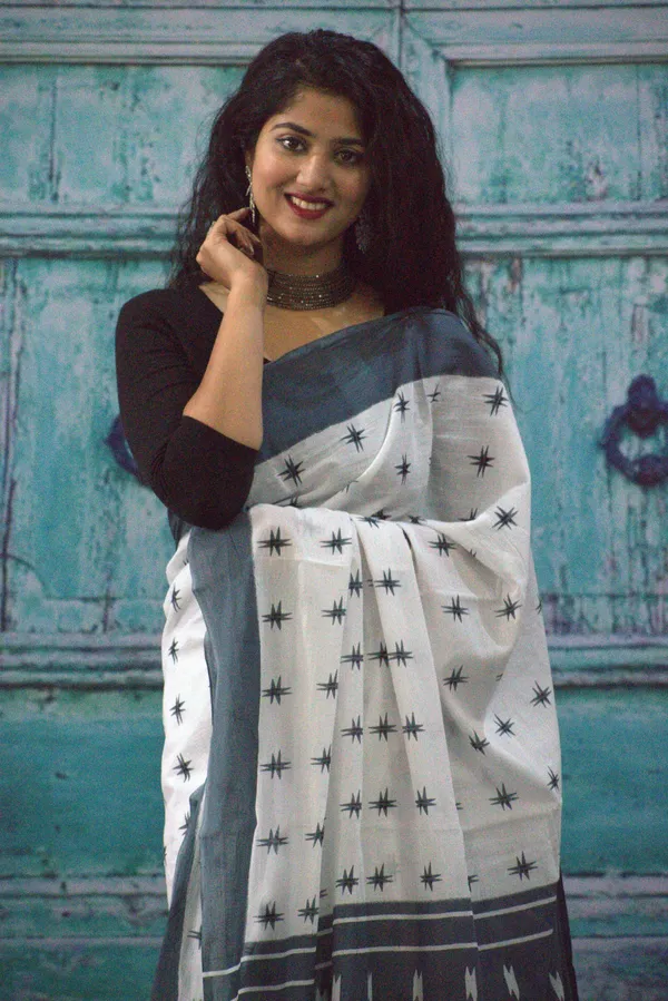 Elegant_Star_Weave_Mulmul_Cotton_Saree_–_White_&_Grey_Contrast
