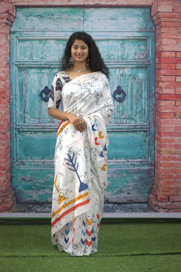 Elegant_White_Abstract_Arrow_Printed_Mulmul_Cotton_Saree
