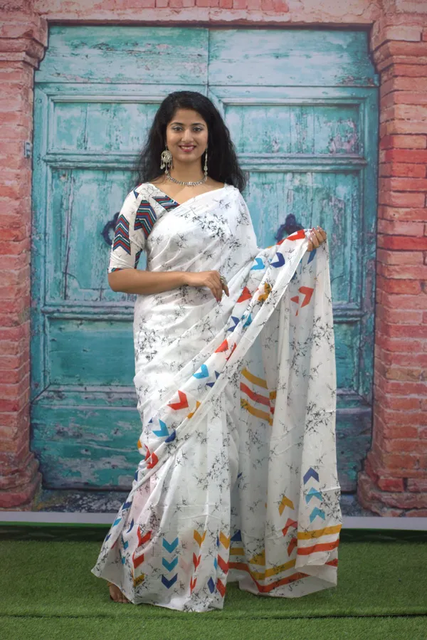 Elegant_White_Abstract_Arrow_Printed_Mulmul_Cotton_Saree
